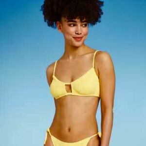 NWT Woman’s Pucker Textured Canary Yellow Bikini Top by Wild Fable🌴